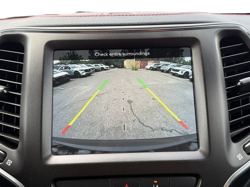 Used 2022 Jeep Cherokee Trailhawk AWD/4WD image 15