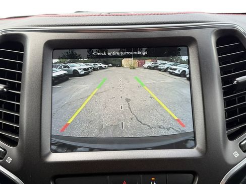 Used 2022 Jeep Cherokee Trailhawk AWD/4WD image 15