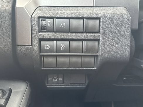 Used 2025 Toyota Tacoma SR5 AWD/4WD image 28