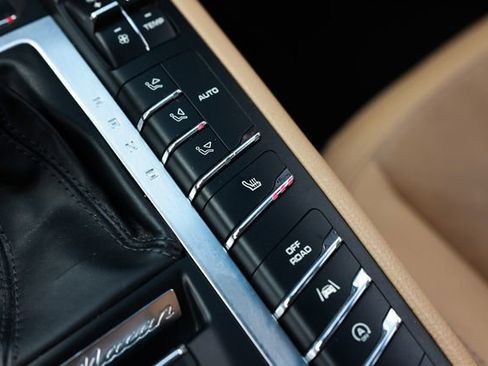 Used 2017 Porsche Macan AWD/4WD image 45