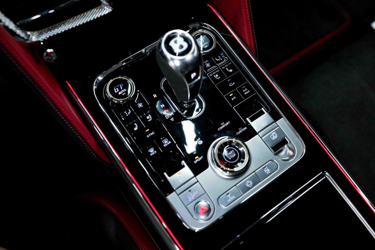 Used 2025 Bentley Flying Spur Plug-In Hybrid AWD/4WD image 55