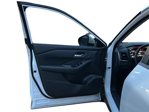 Certified 2025 Nissan Rogue SV image 11