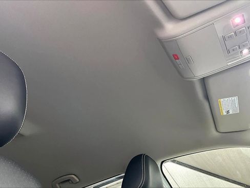 Used 2023 Volkswagen Atlas SE image 14