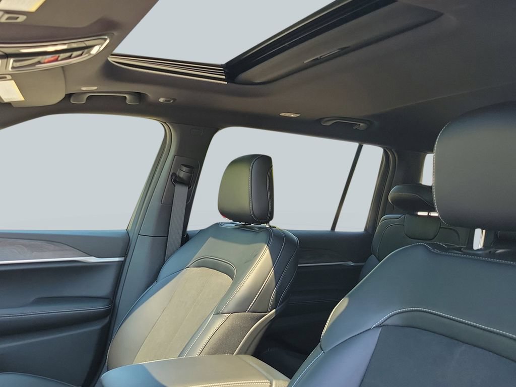 New 2026 Jeep Grand Cherokee L 2WD image 25