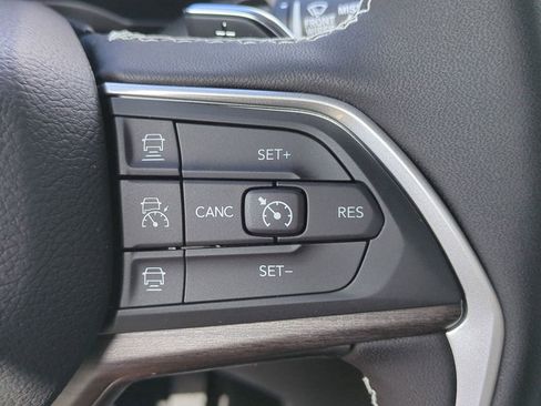 New 2025 Jeep Grand Cherokee L Limited w/ Luxury Tech Group II AWD/4WD image 29