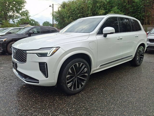 Used 2025 Volvo XC90 T8 Ultra w/ Protection Package Premier AWD/4WD image 3