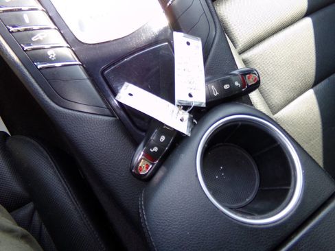 Used 2014 Porsche Panamera S image 68