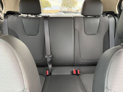 Used 2025 Buick Encore GX Preferred image 38