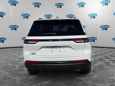 Certified 2023 Jeep Grand Cherokee Altitude image 5