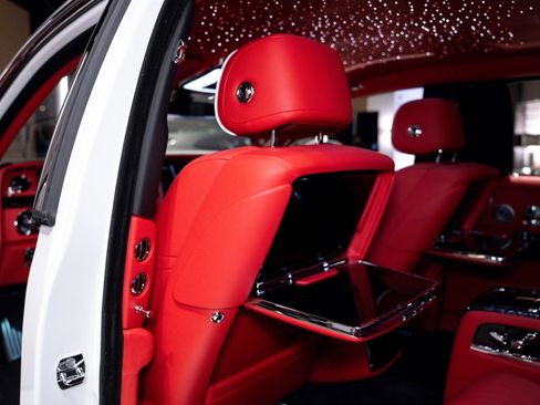 Used 2024 Rolls-Royce Phantom Sedan RWD image 9