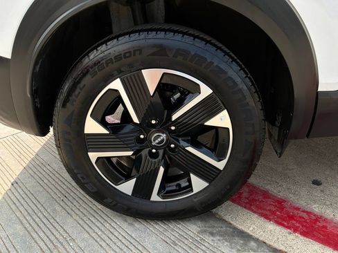 Used 2026 Nissan Kicks SV w/ Cold Weather Package AWD/4WD image 9