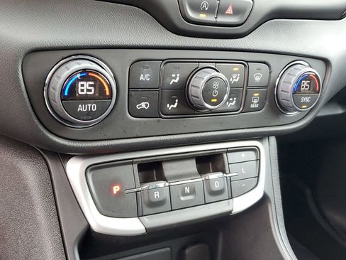 Certified 2023 GMC Terrain SLE w/ Driver Convenience Package image 17