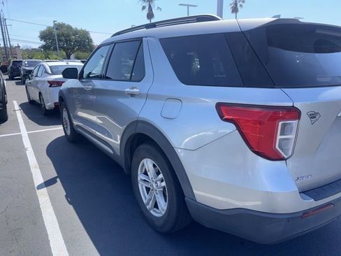 Used 2020 Ford Explorer XLT RWD image 7