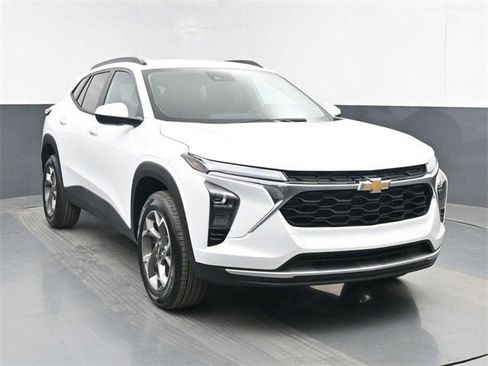 New 2026 Chevrolet Trax LT image 2