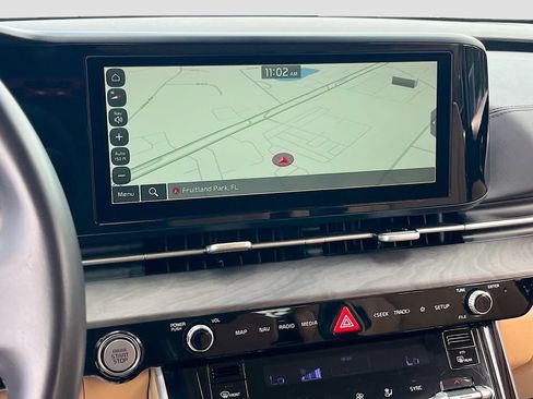 Used 2024 Kia Carnival EX FWD image 13