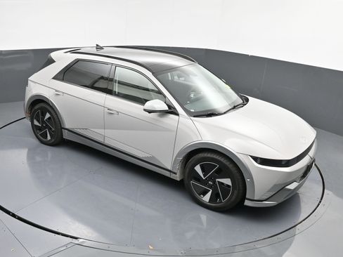 Used 2025 Hyundai Ioniq 5 Limited image 35