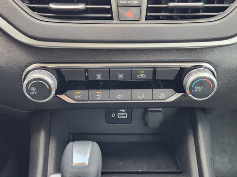 Used 2024 Nissan Altima 2.5 S FWD image 19