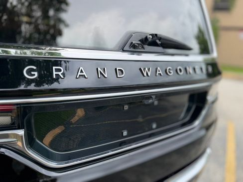 Used 2022 Jeep Grand Wagoneer Series III w/ Rear Seat Video Group 1 AWD/4WD image 12