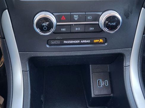 Used 2024 Ford Edge SEL image 19