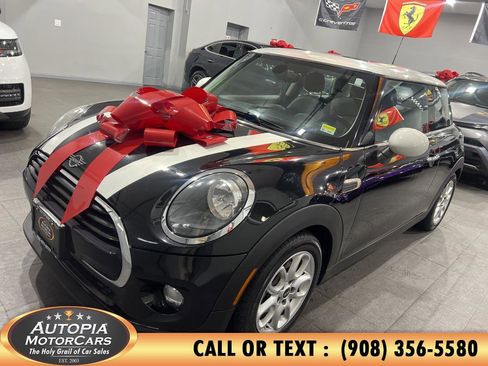 Used 2019 MINI Cooper 2-Door Hardtop w/ Storage Package image 2