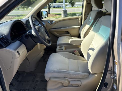 Used 2010 Honda Odyssey LX image 16