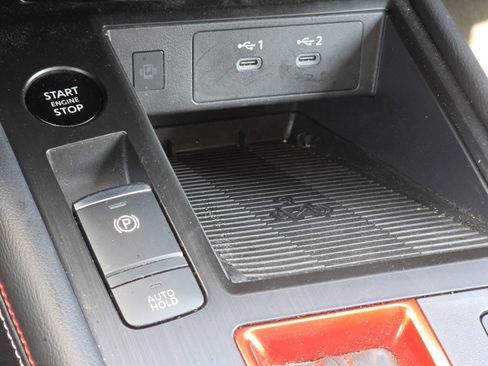 Used 2025 Nissan Kicks SR w/ SR Premium Package FWD image 23