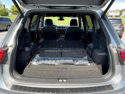 Used 2022 Volkswagen Tiguan SE R-Line FWD image 33