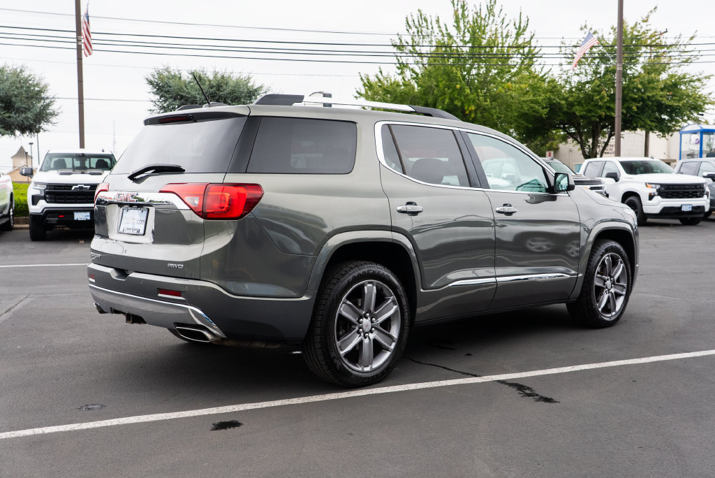 Used 2017 GMC Acadia Denali w/ Technology Package AWD/4WD image 4