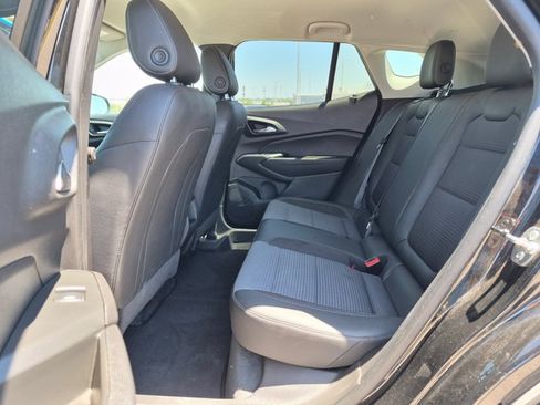 Used 2025 Chevrolet Trax LT FWD image 19
