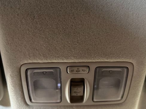Used 2023 Hyundai Venue SEL FWD image 17