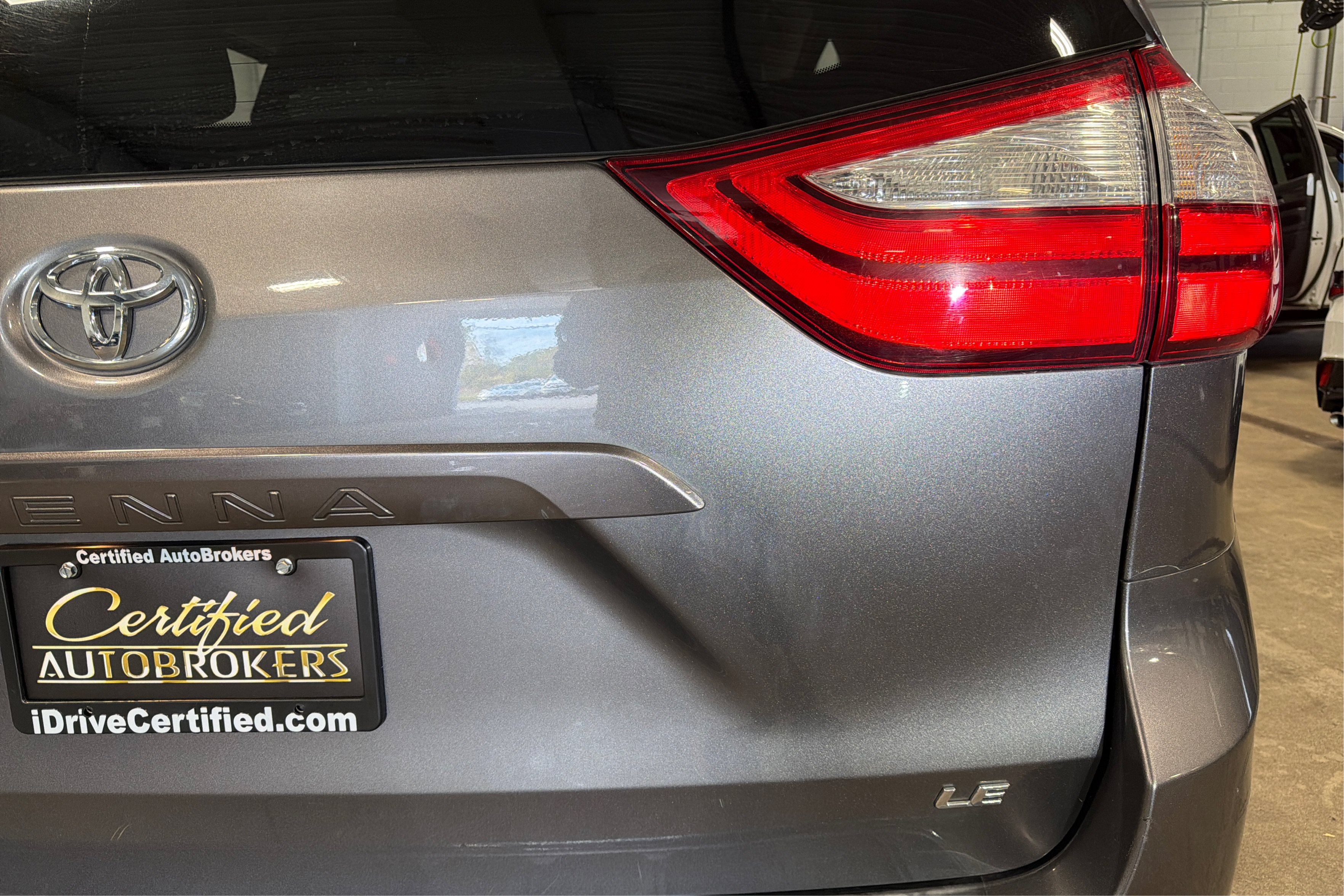 Used 2019 Toyota Sienna LE FWD image 42
