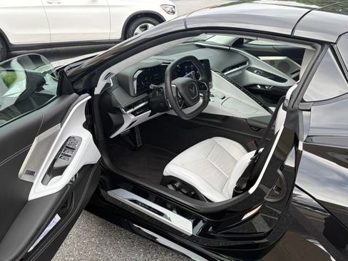 Used 2021 Chevrolet Corvette Stingray Premium Conv w/ Z51 Performance Package RWD image 19