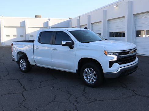 Used 2023 Chevrolet Silverado 1500 LT AWD/4WD image 15