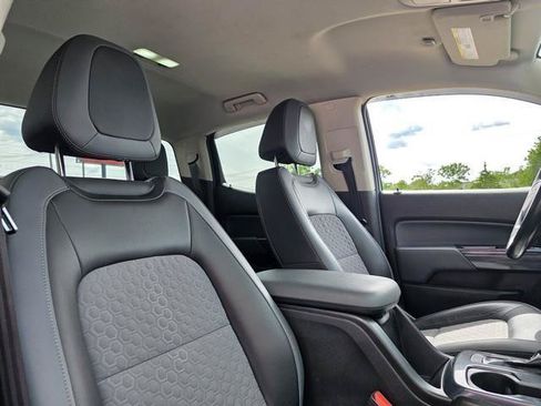 Used 2015 Chevrolet Colorado Z71 AWD/4WD image 24