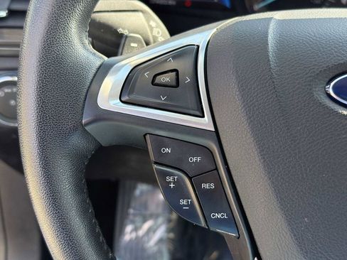 Used 2017 Ford Fusion SE w/ Fusion SE Technology Package image 21