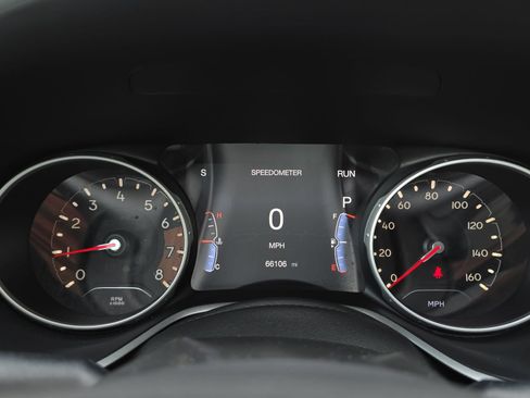 Used 2018 Jeep Compass Latitude w/ Popular Equipment Group FWD image 21