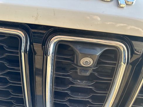 Used 2023 Jeep Grand Cherokee L Limited w/ Luxury Tech Group II image 2