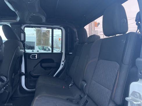 Used 2024 Jeep Gladiator Mojave w/ Technology Group image 21