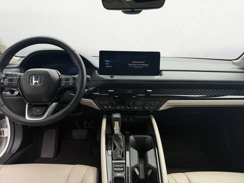 Used 2025 Honda Accord Touring image 10