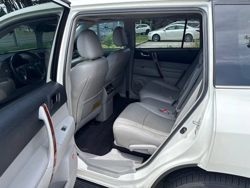 Used 2013 Toyota Highlander Limited FWD image 20