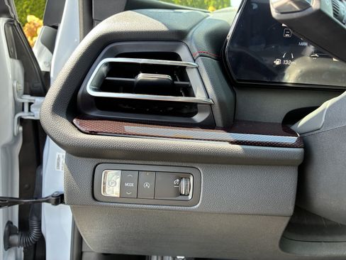 Used 2026 Chevrolet Traverse RS FWD image 29