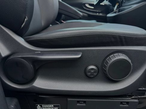 Used 2016 Mercedes-Benz Metris Passenger image 48