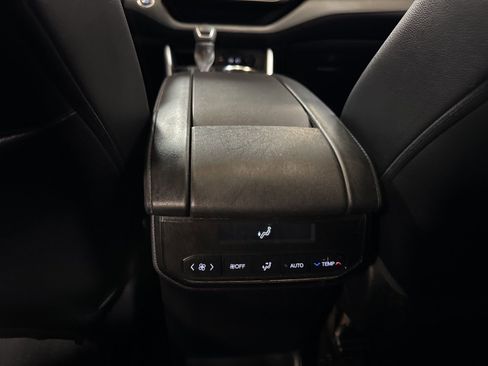 Used 2023 Toyota Highlander XLE image 13