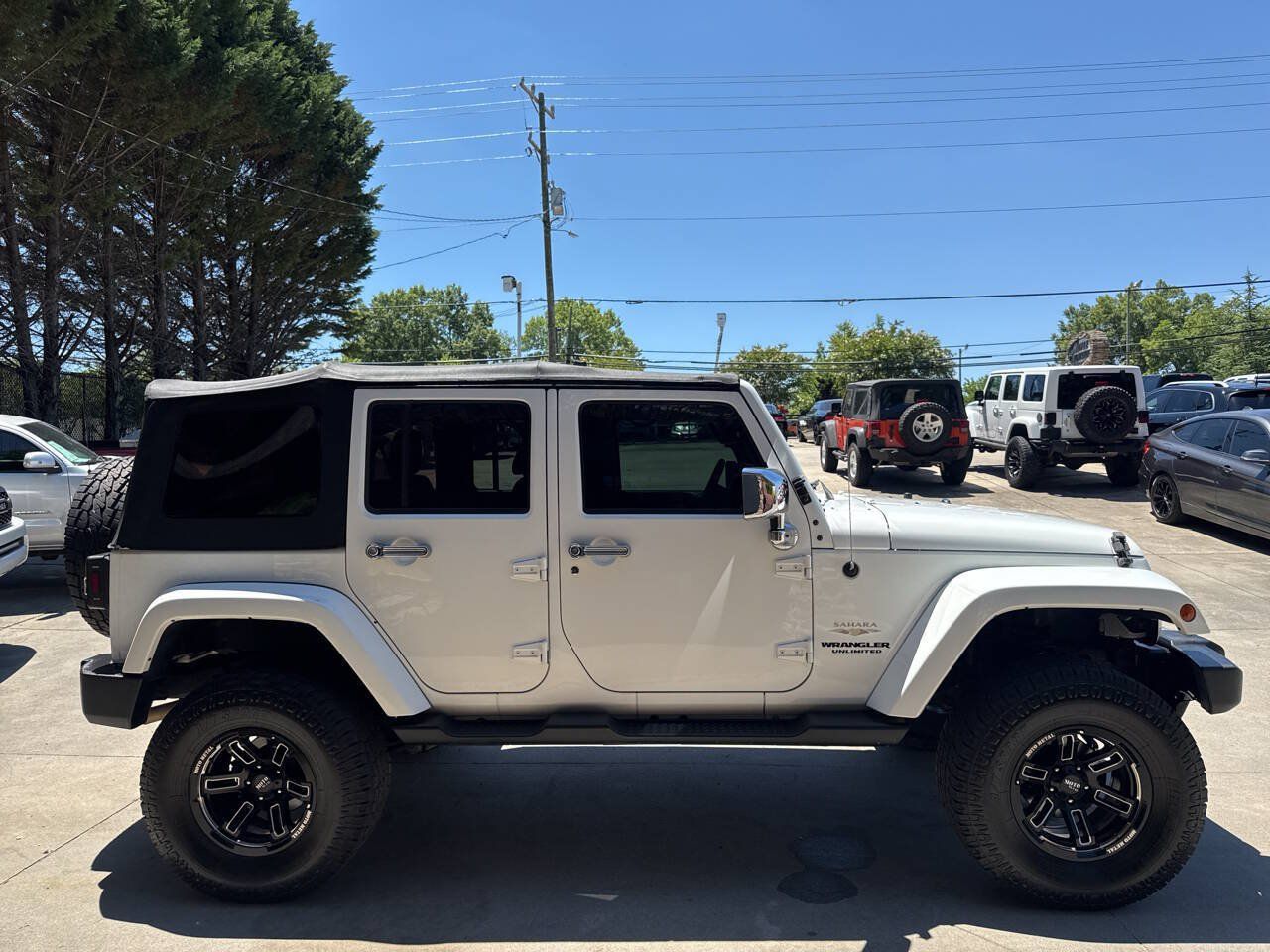 Used 2015 Jeep Wrangler Unlimited Sahara AWD/4WD image 7