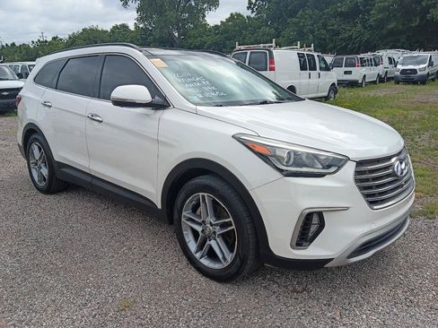 Used 2017 Hyundai Santa Fe FWD image 3