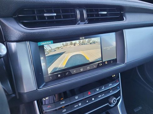 Used 2019 Jaguar XF Prestige image 14