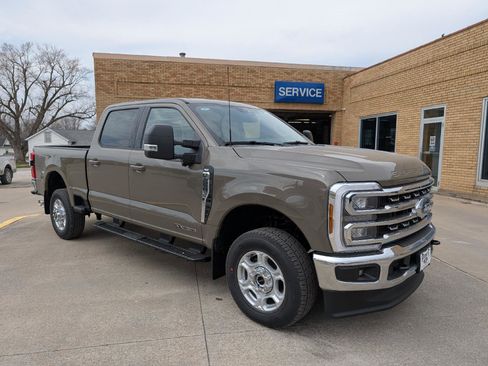 New 2026 Ford F250 XLT w/ XLT Premium Package AWD/4WD image 4