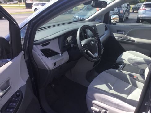 Used 2020 Toyota Sienna LE FWD image 9