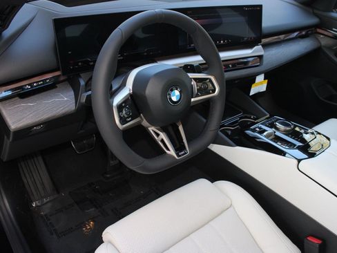 Used 2026 BMW 530i w/ M Sport Package RWD image 4