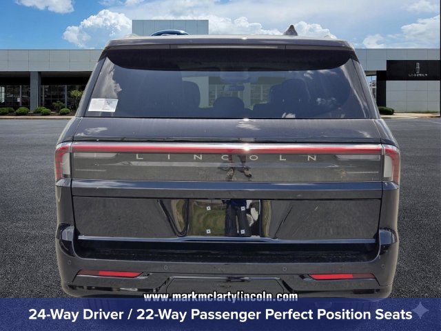 New 2027 Lincoln Navigator Premiere RWD image 4